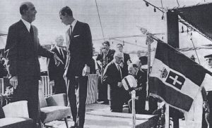 La Bandiera saluta Re Umberto II accompagnato dal Principe di Napoli