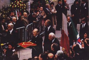 Il collare della Santissima Annunziata di Re Umberto II. In basso a destra il giovanissimo webmaster diciassettenne